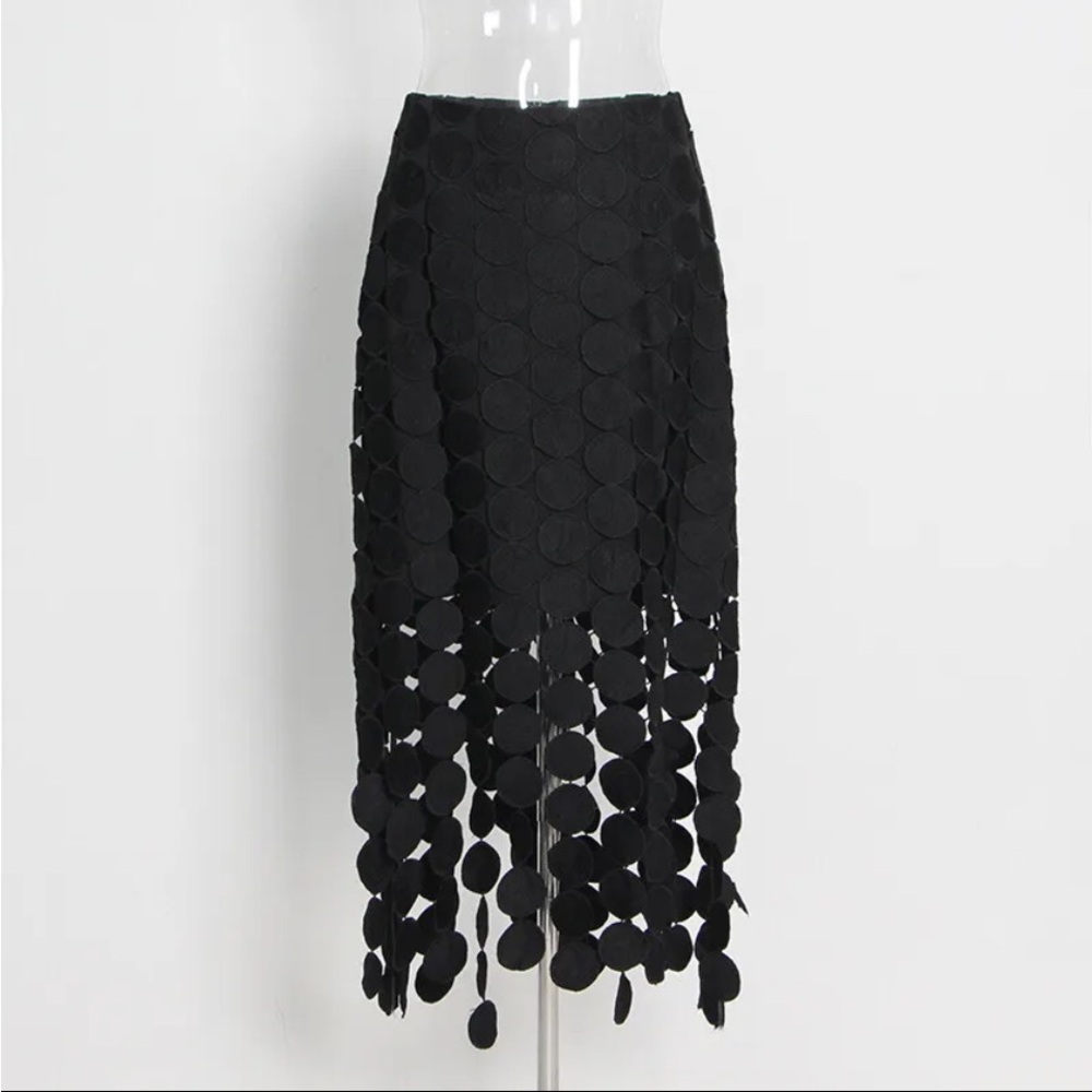 Twotwinstyle size 10 black hollowed out fringe skirt black disc like fringe - Picture 6 of 12